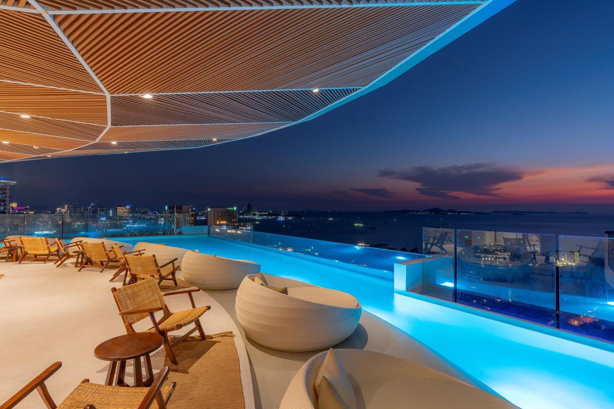 Akara Hotel Pattaya Exterior photo