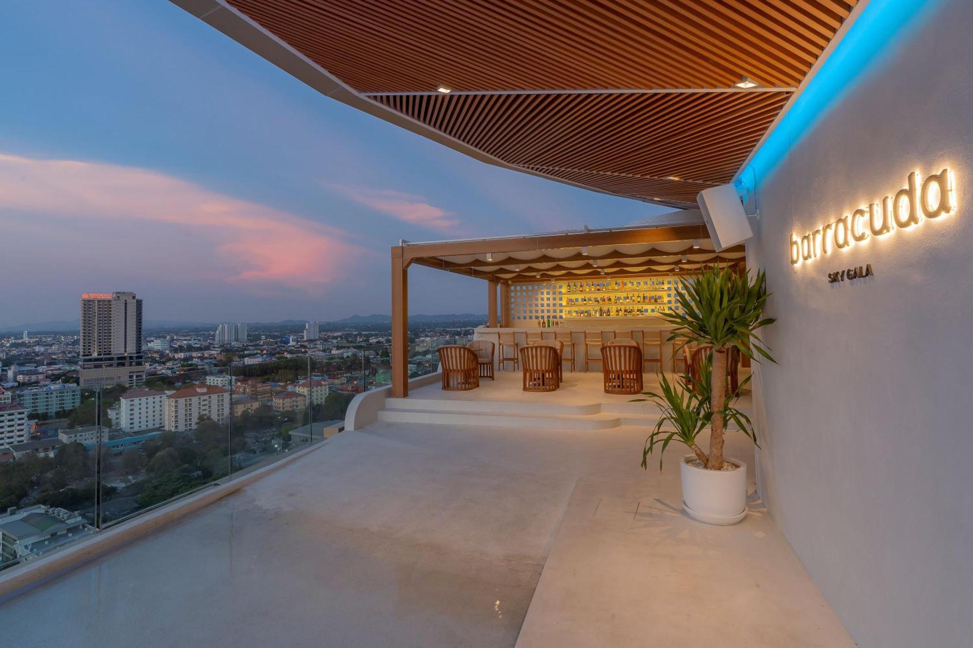 Akara Hotel Pattaya Exterior photo