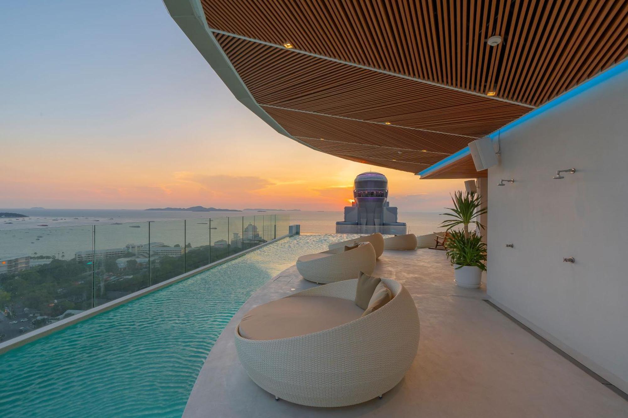 Akara Hotel Pattaya Exterior photo